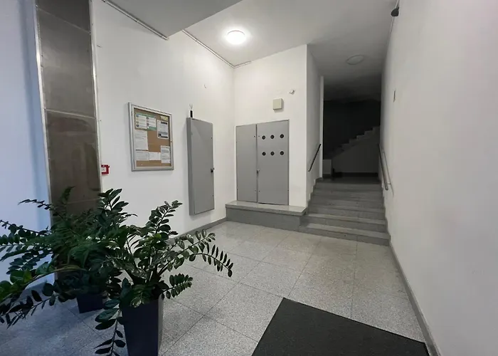 Ohmyhome-Zlota View Apartment