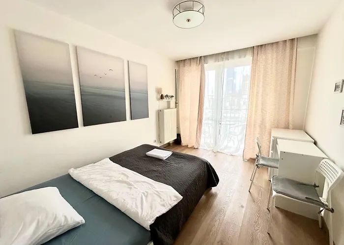 Ohmyhome-Zlota View Apartment